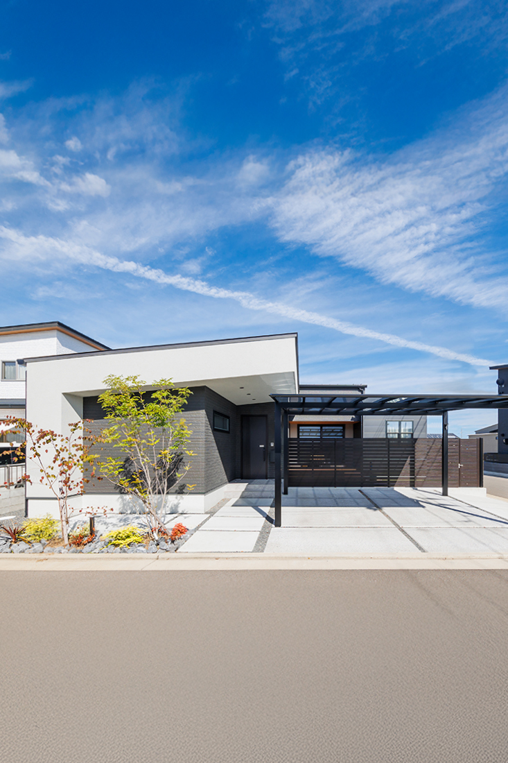 モノトーンでつくるホテルライクな平屋