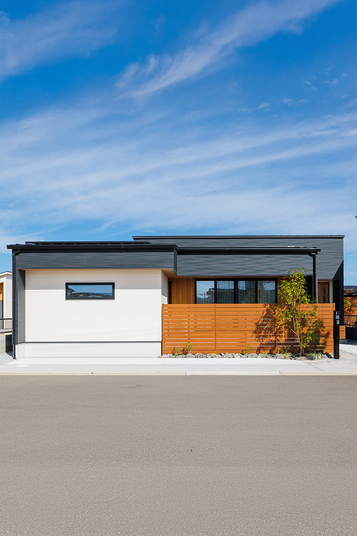 木目が活きるナチュラルモダンな平屋