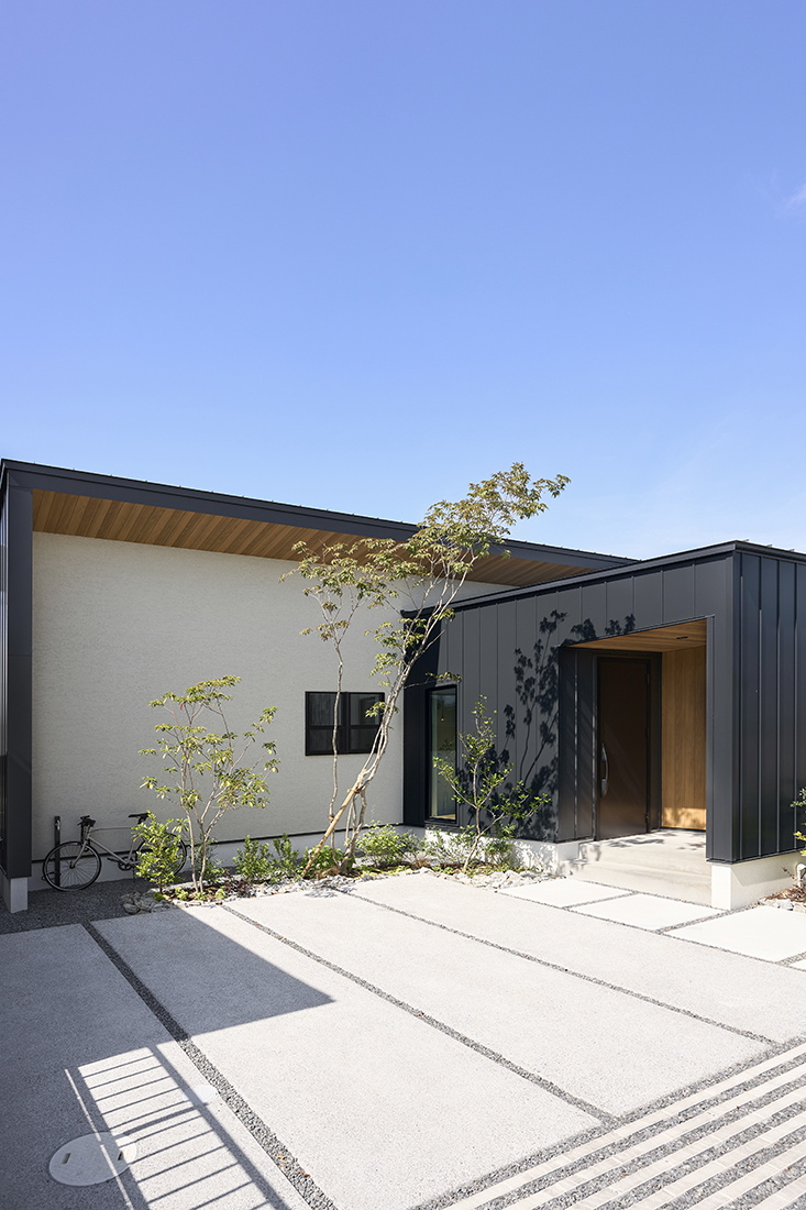 庭と繋がる、シンプルで上質な平屋