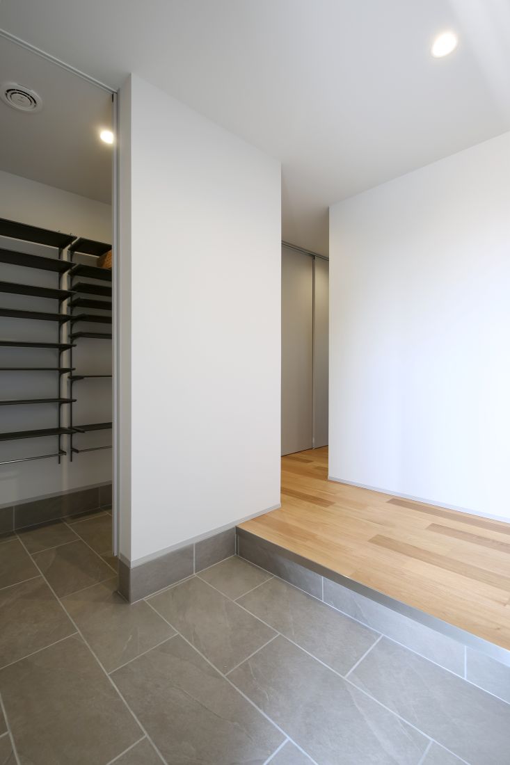 光と暮らすモダンな平屋