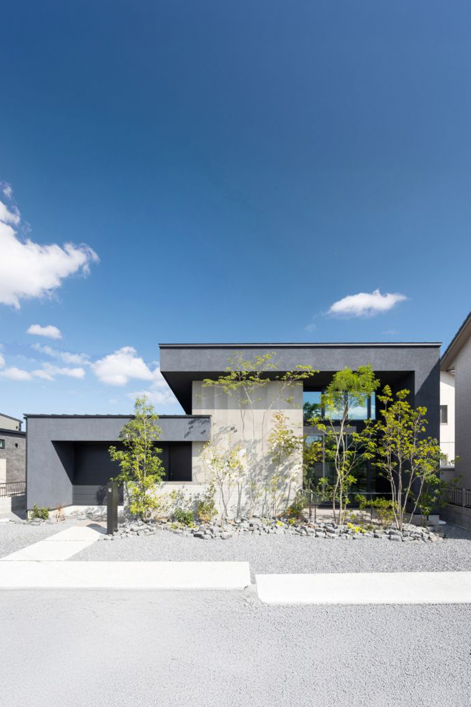 光と暮らすモダンな平屋