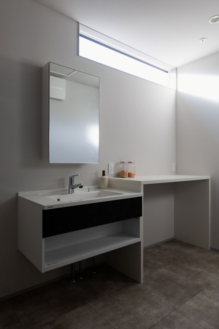 光と暮らすモダンな平屋