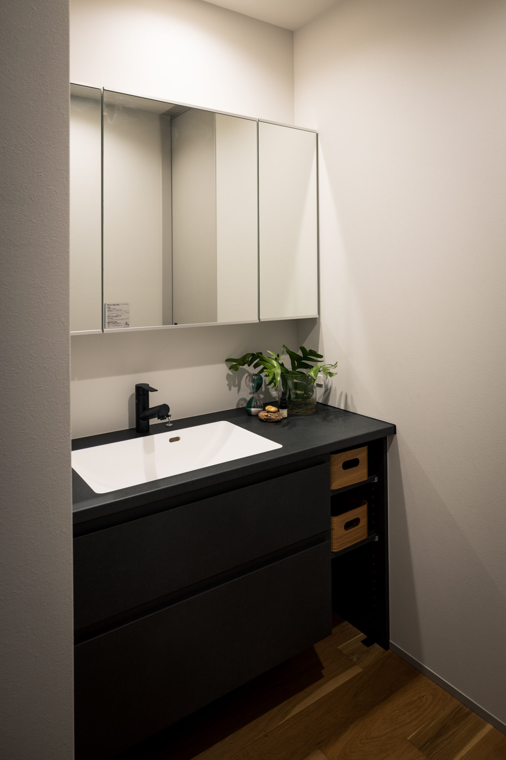 光と暮らすモダンな平屋