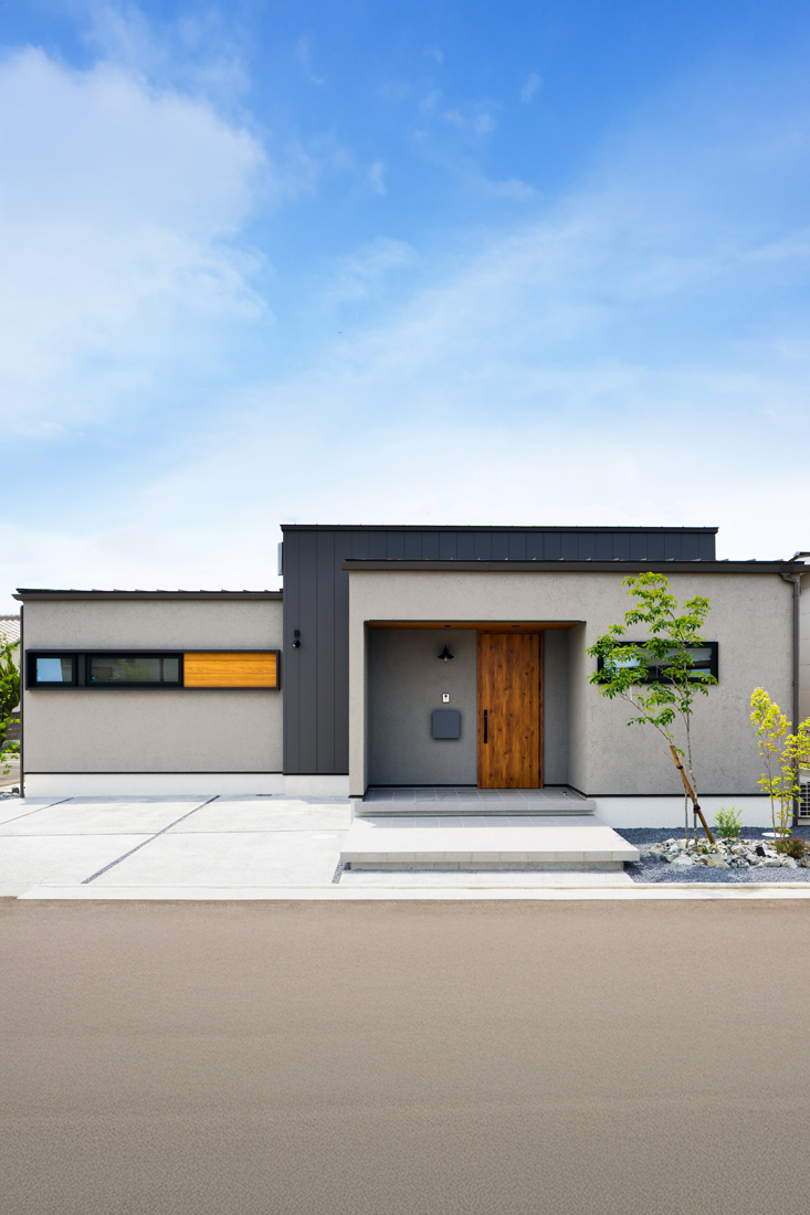 異素材使いが光るモダンな平屋