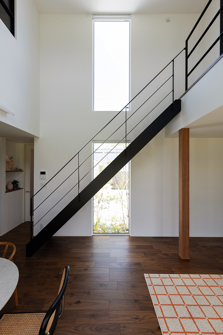 空間が広く感じるアイアン階段