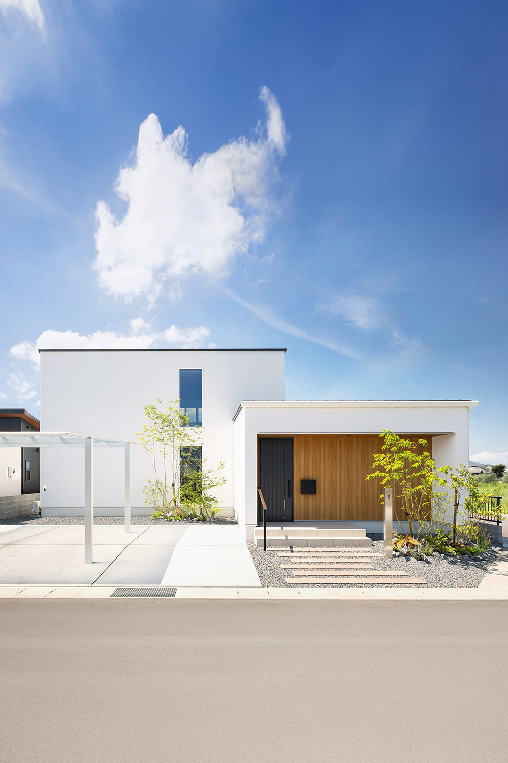 吹き抜けで光あふれる回遊性のある家