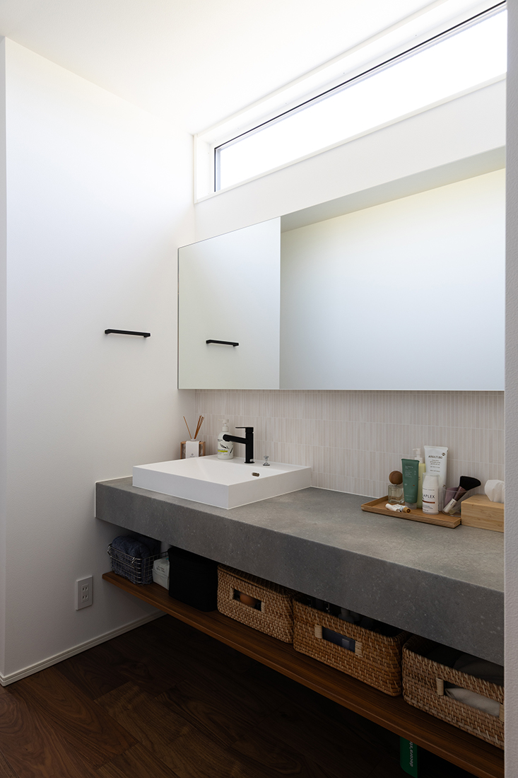 一面鏡を採用した造作洗面