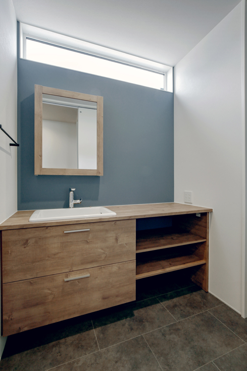 ブラック×木目のスタイリッシュな平屋