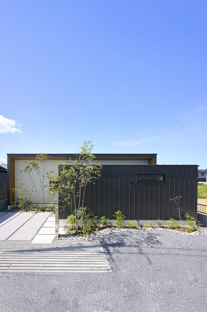 庭と繋がる、シンプルで上質な平屋