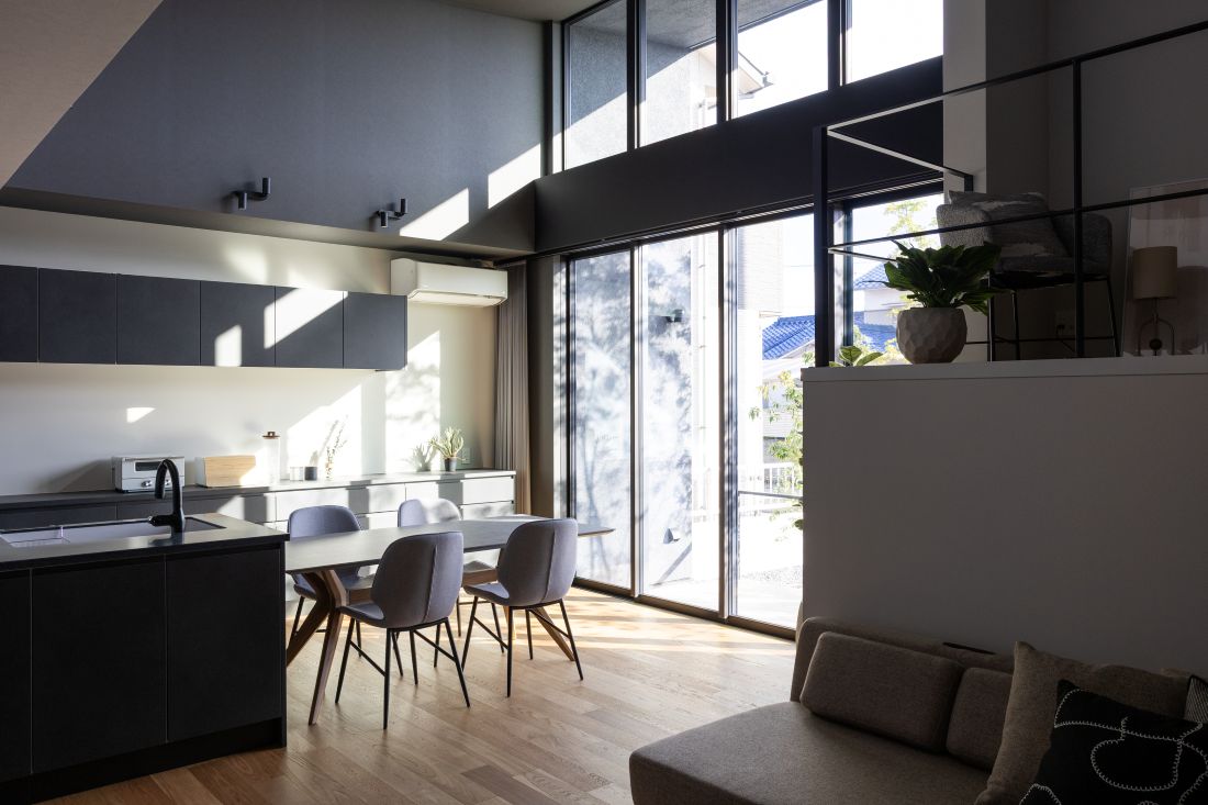 光と暮らすモダンな平屋