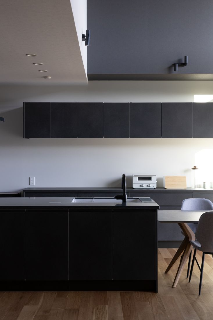 光と暮らすモダンな平屋