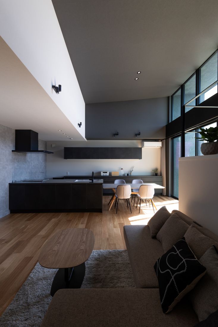 光と暮らすモダンな平屋