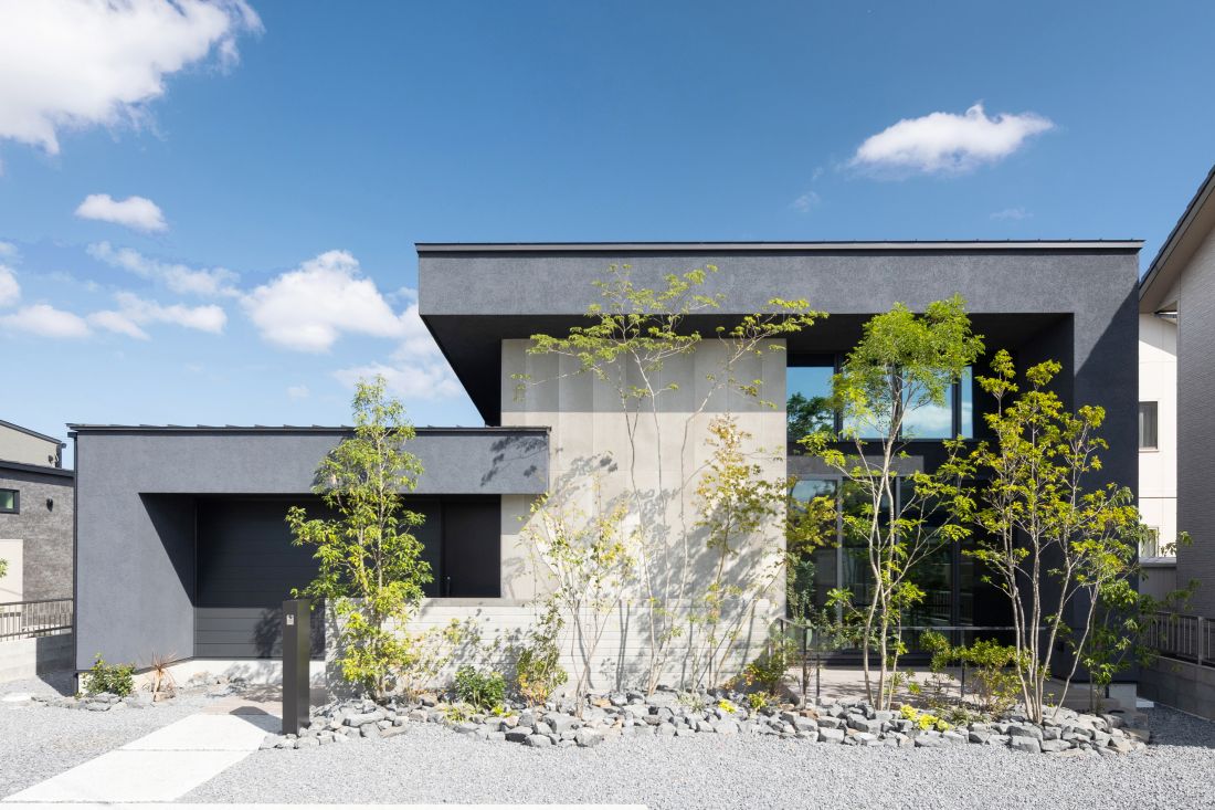 光と暮らすモダンな平屋