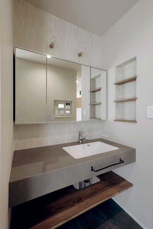 ナチュラルなデザインの洗面化粧台