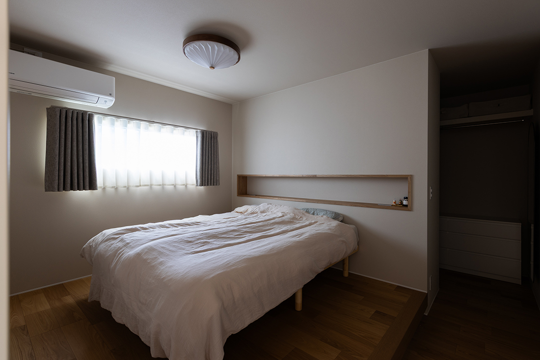ニッチのある主寝室