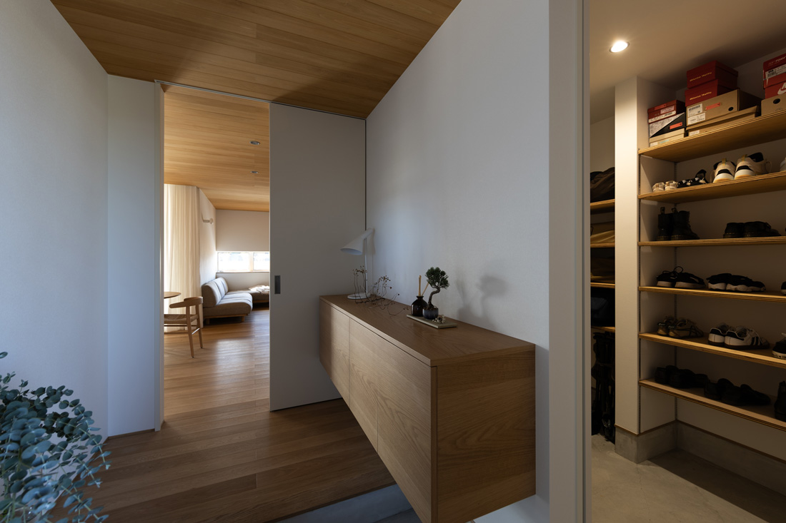 引き戸のある土間収納