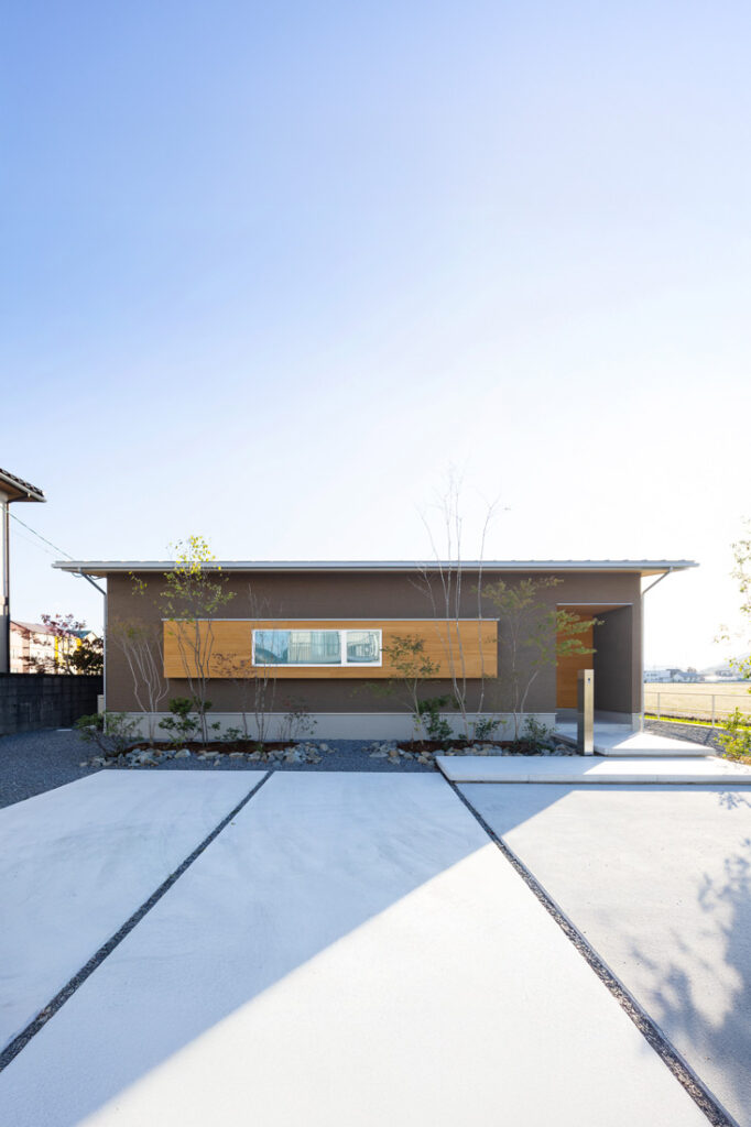 木目の風合いを楽しむ平屋