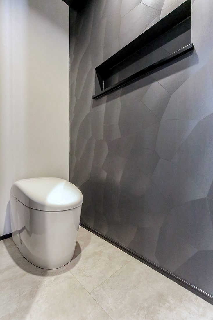 アクセントクロスとニッチのトイレ