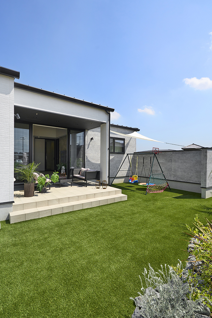 芝生が広がる庭