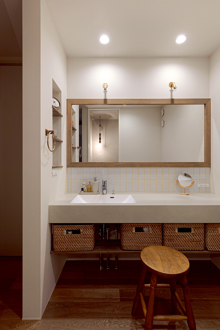 一面鏡を採用した造作洗面