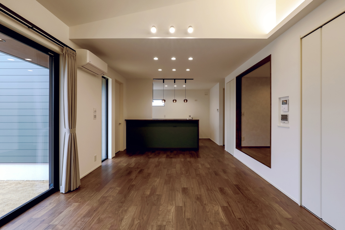 ブラックウォルナットのフロアのLDK