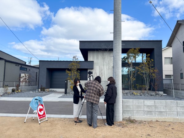 \ 広報、撮影こだわってます /