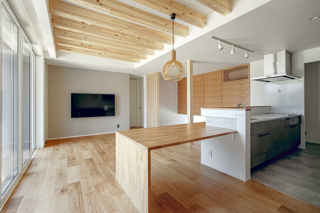 化粧梁がポイントのナチュラルなLDK