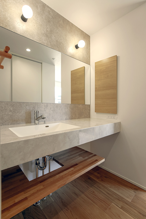 石目と木目でコーディネートした洗面化粧台