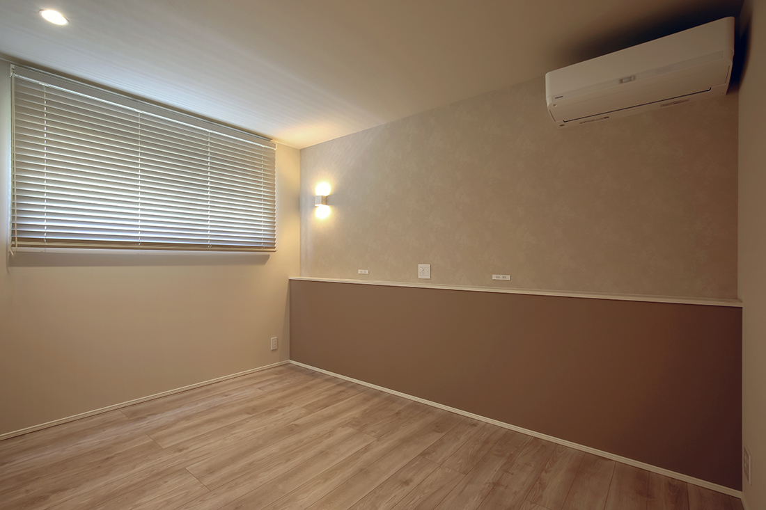 グレージュのクロスでコーディネートしたLDK