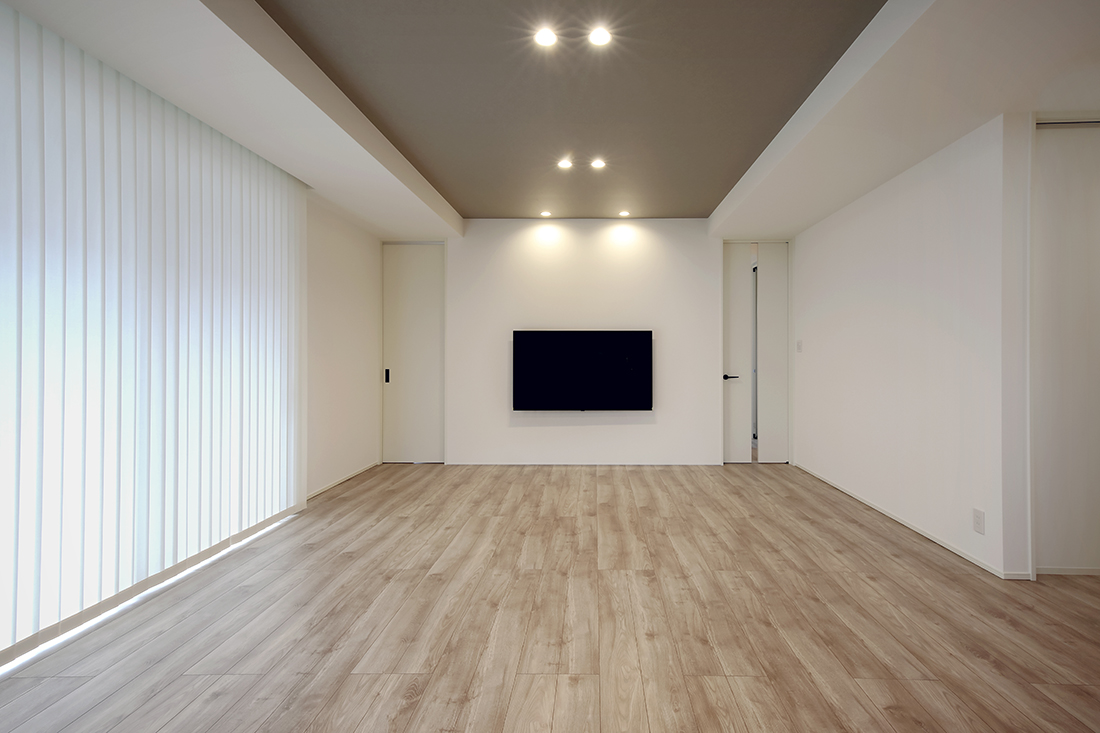 天井のアクセントクロスがポイントのLDK