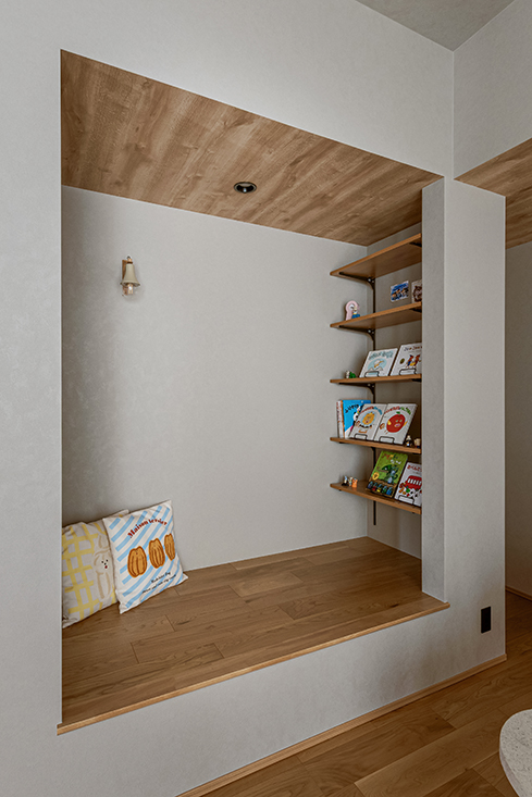 可動棚で見せる収納もできるヌック